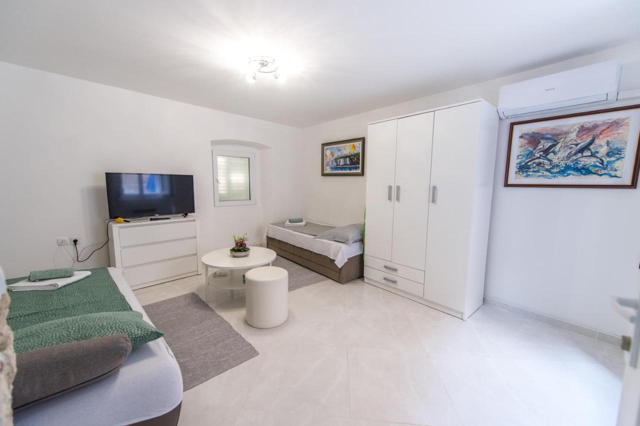 La Casa Di Pietra Lägenhet Krk Exteriör bild