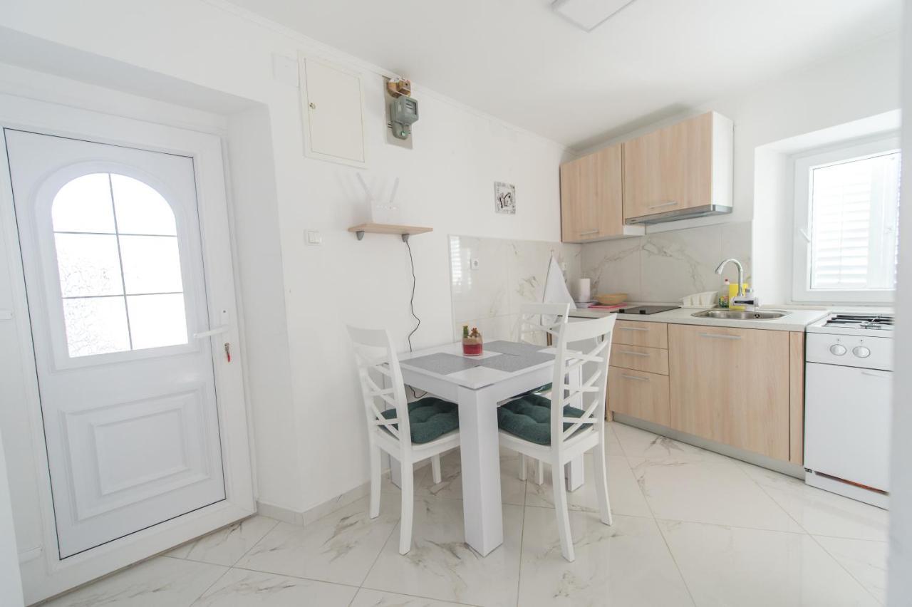 La Casa Di Pietra Lägenhet Krk Exteriör bild