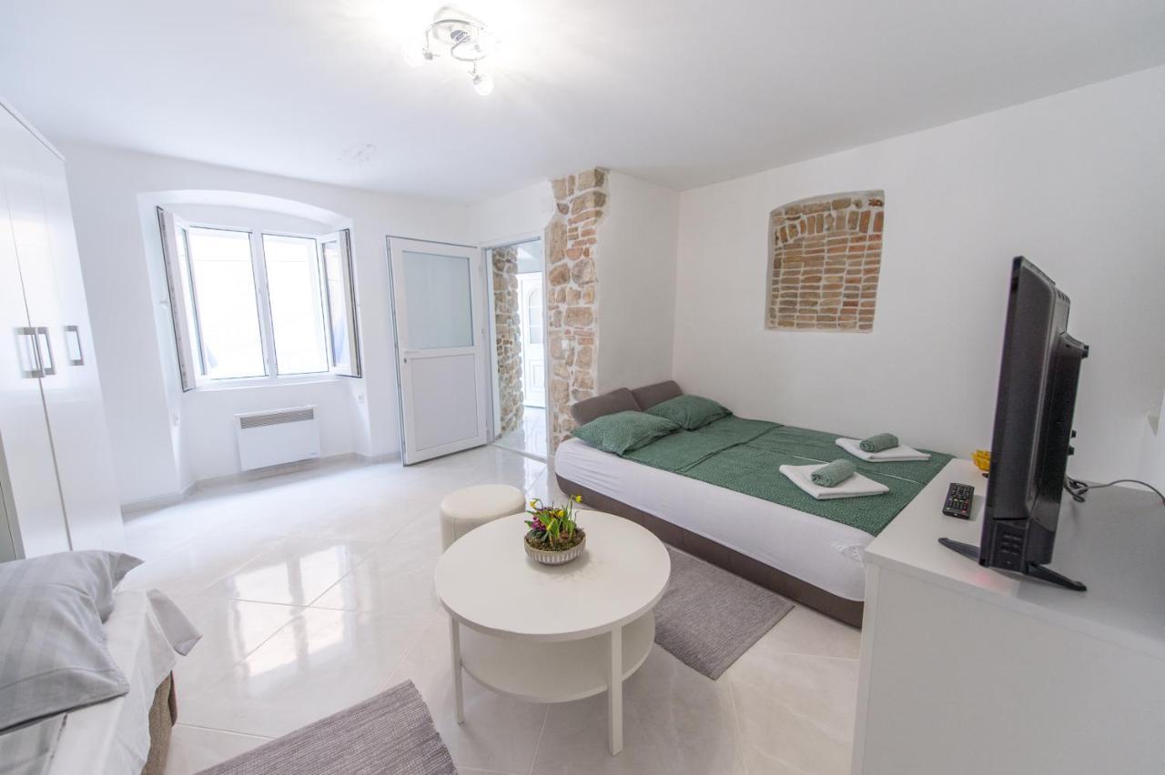 La Casa Di Pietra Lägenhet Krk Exteriör bild
